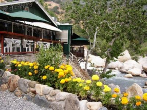 The Gateway Restaurant & Lodge